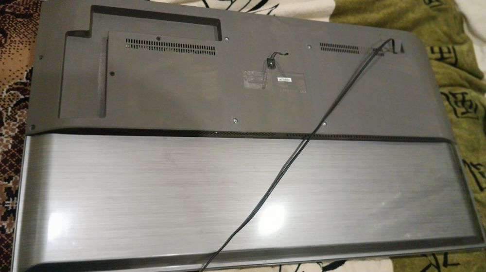 Телевізор Kivi 43"  б/в на запчастини