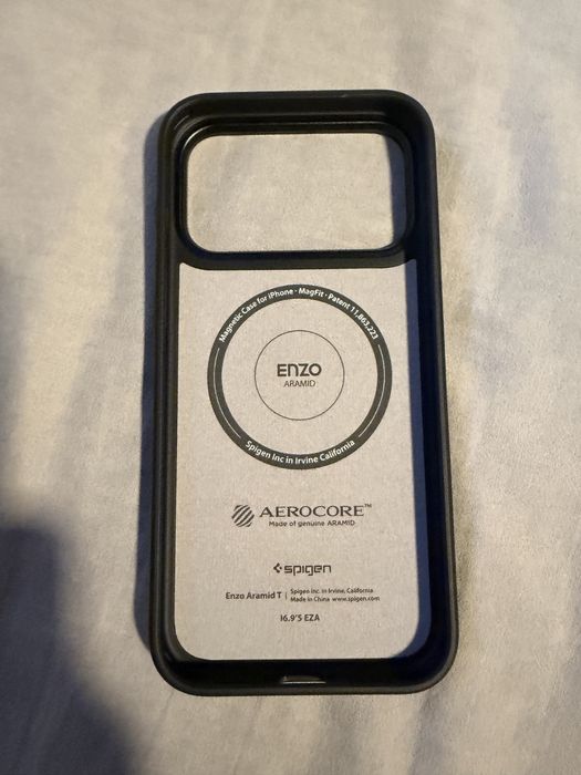 Spigen Enzo Aramid  Iphone 17 pro max