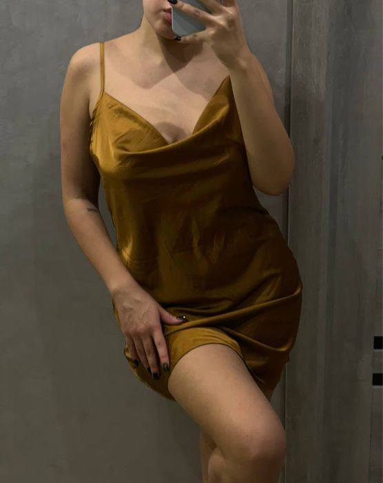 Атласна сукня розмір м-л stradivarius