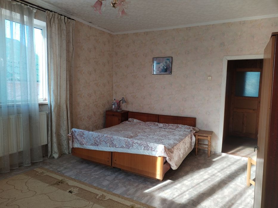 Продається будинок неподалік від центру міста