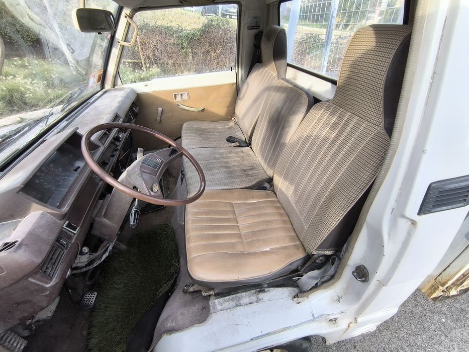 Mitsubishi L30 caixa aberta