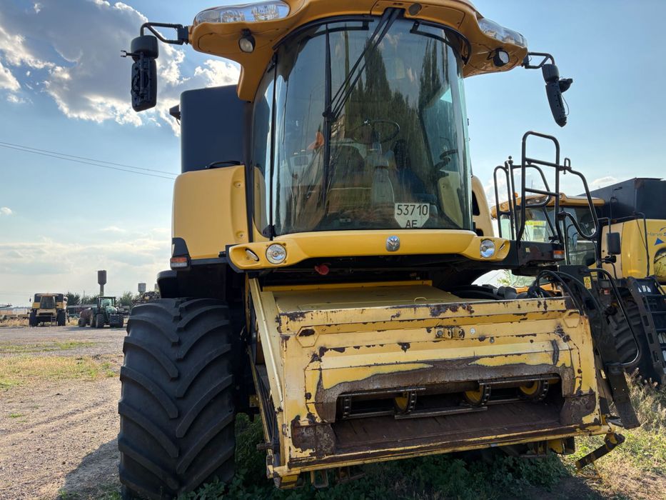 Комбайн New Holland CX8080