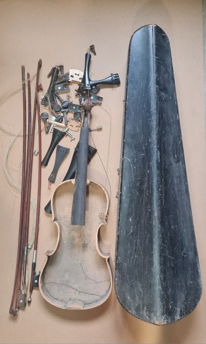 Skrzypce 4/4, futerał, smyczki,akcesoria