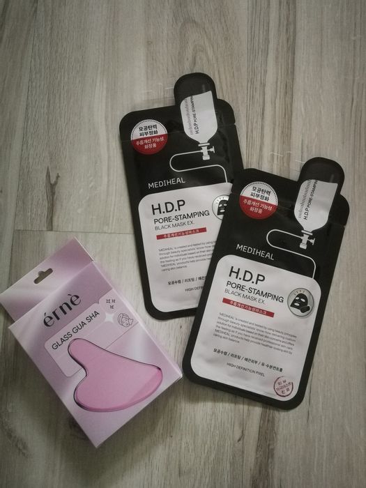 x2 Mediheal H.D.P Black oczyszczająca maska w płachcie + Erne Glass Gua Sha