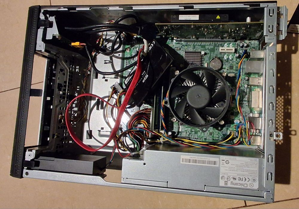 Acer Veriton i5 4590 8GB DDR3 1600MHz grafika Radeon R5 240 1GB