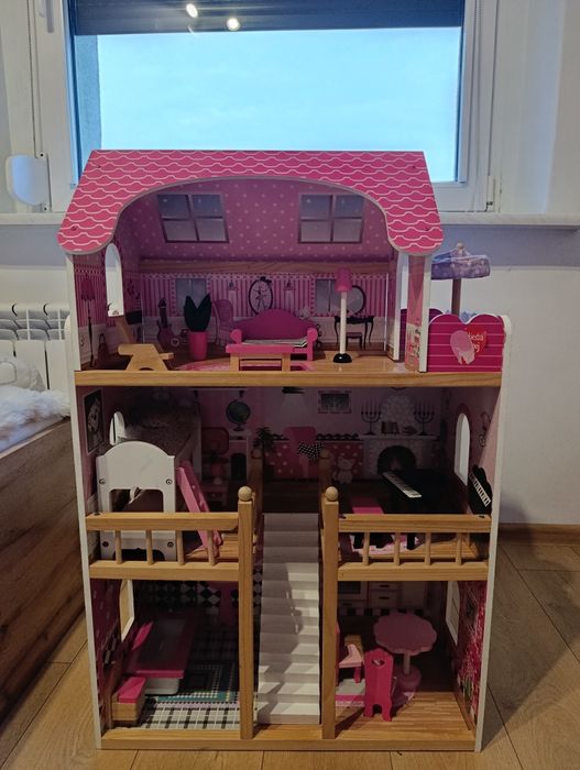 Domek dla lalek .