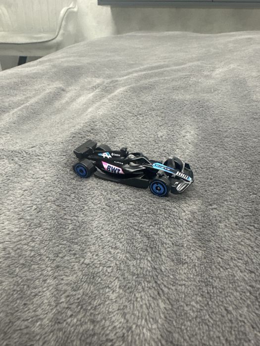 Коллекция игрушечных машинок Hotweels Formula 1