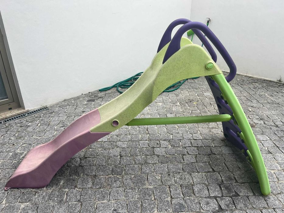 Escorrega com ligação de água