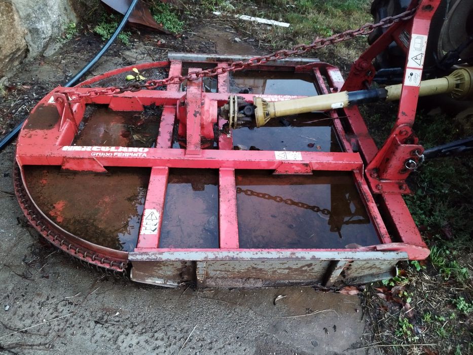 Trator agrícola com alfaias