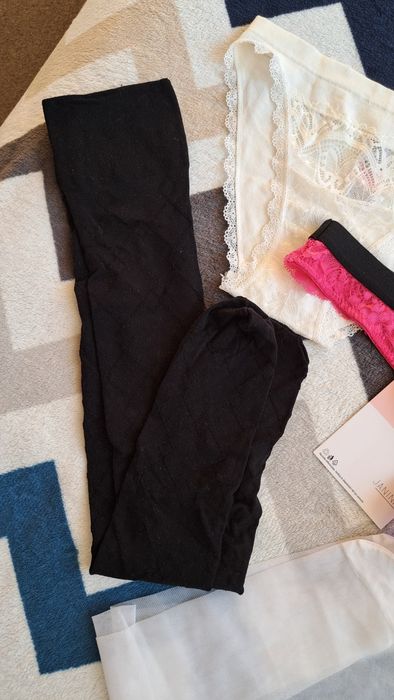 Komplet  bielizny r. S stringi,  pończochy zakolanówki