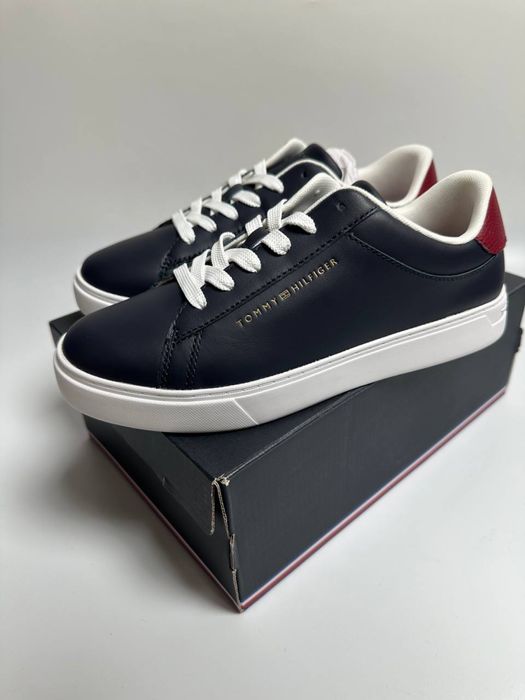 Tommy Hilfiger r.37