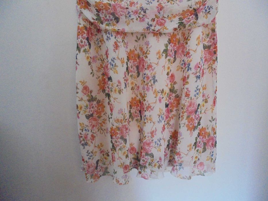 vestido de senhora muito chique novo