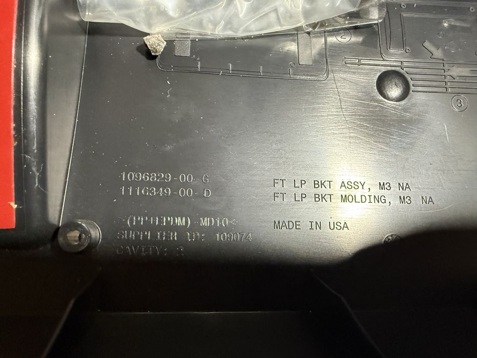 Рамка номера tesla model 3 і подіум під номер оригінал