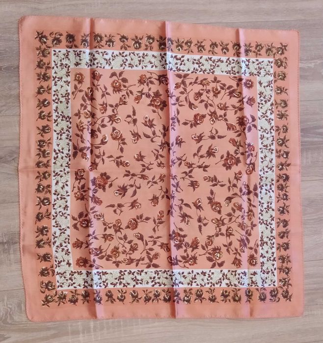 Chusta damska – KWIATY – brzoskwiniowy