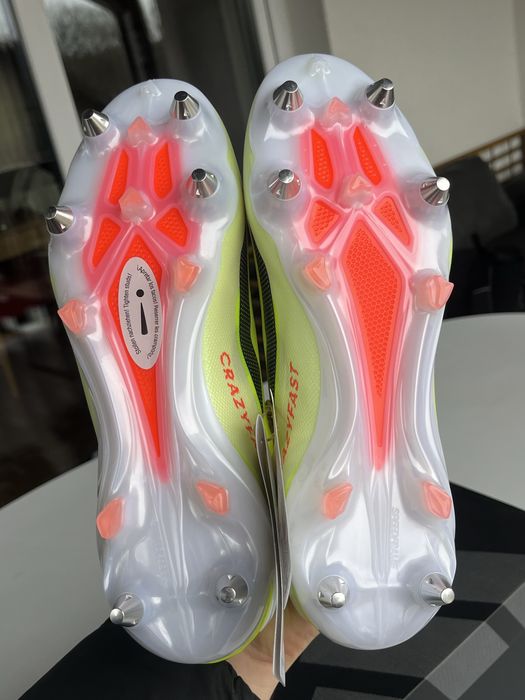 Żółte korki adidas