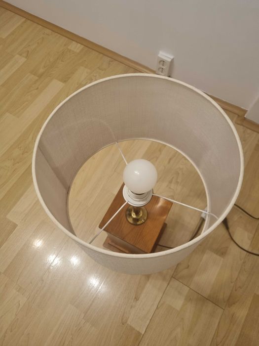 Lampa drewniana z abażurem