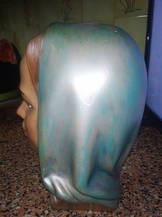 Busto feminino em cerâmica antigo