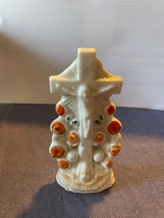 Cruz em porcelana