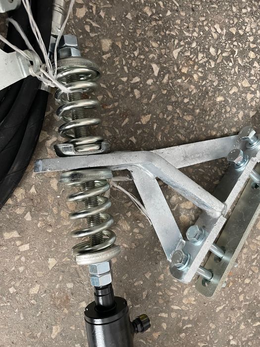 Stabilizacja hydrauliczna lanc do opryskiwacza polowego