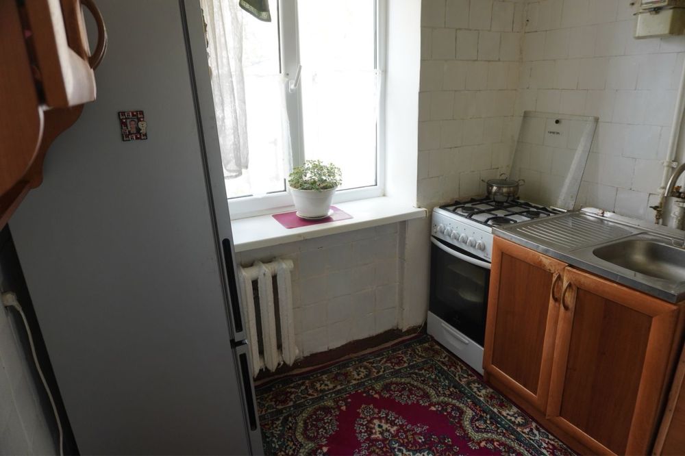 Продам 2 кімнатну квартиру в центрі , зупинака 5 школа