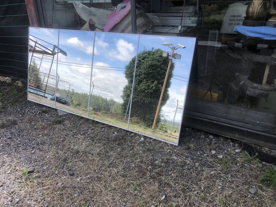 Portas de armarios e espelho