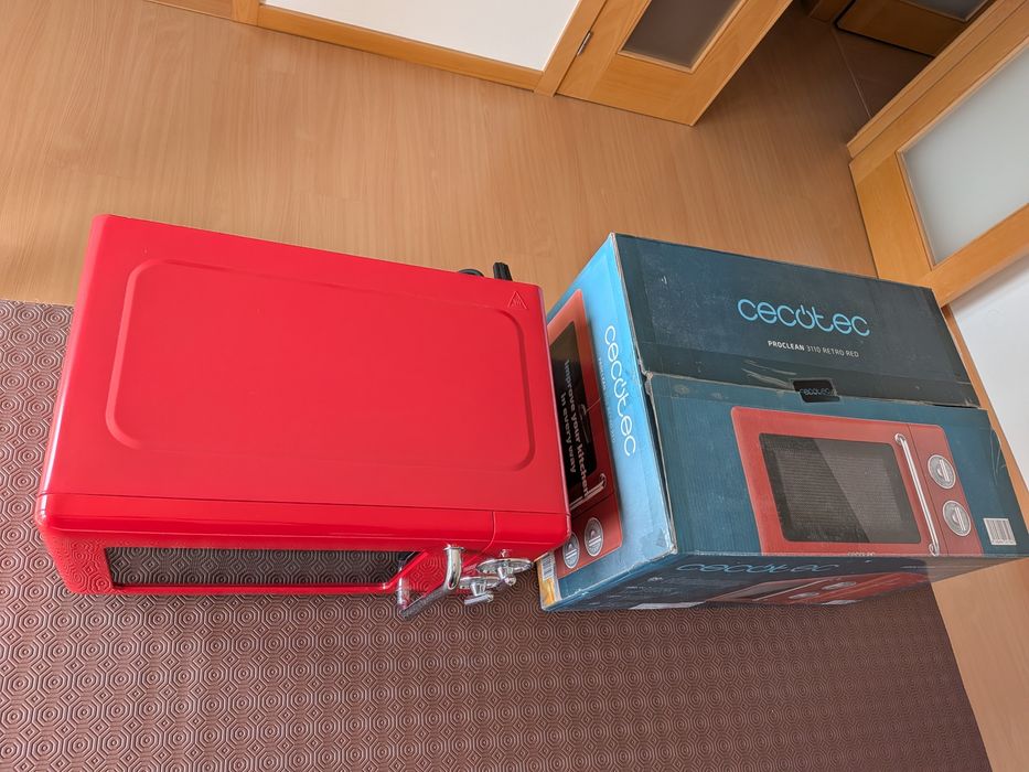 Microondas Cecotec ProClean 3110 Retro com Grill 20L 700W Vermelho