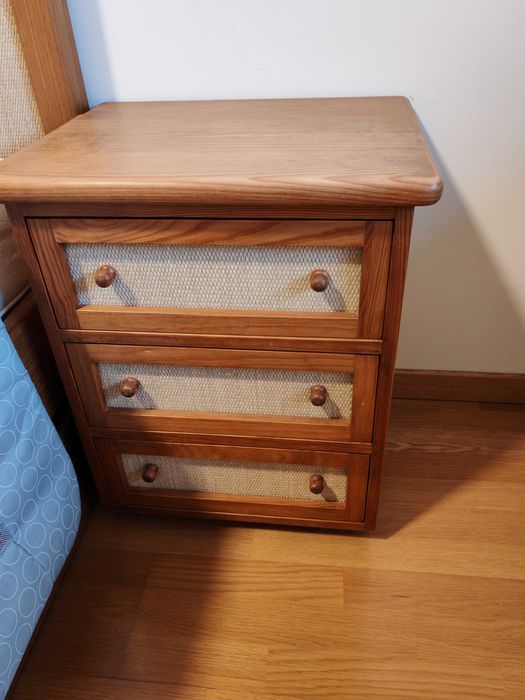 Mobília de quarto em madeira