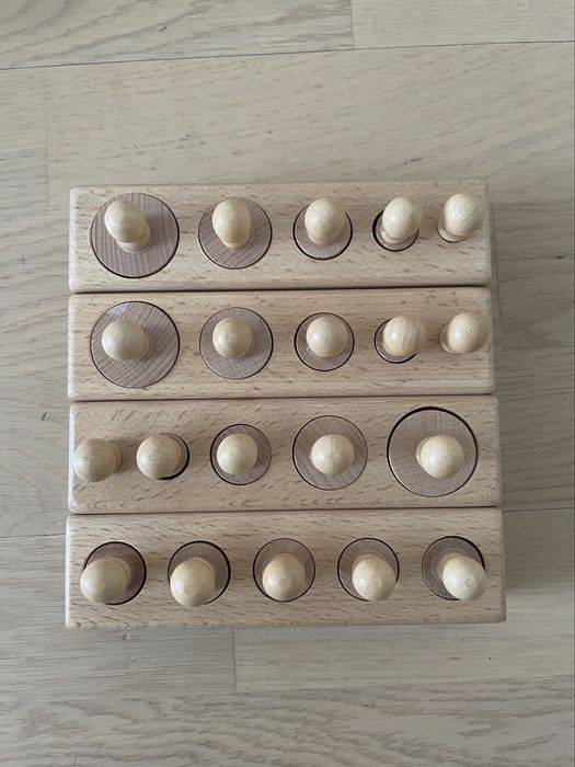 Деревʼяні циліндри Монтессорі