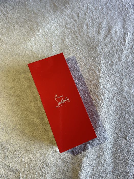 Batom Christian Louboutin novo