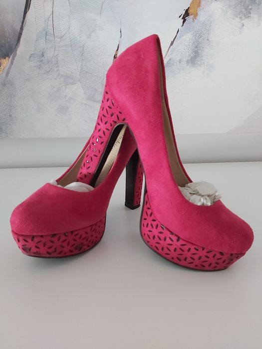 Sapatos de festa em camurça sintética. Compensados. Cor fuschia