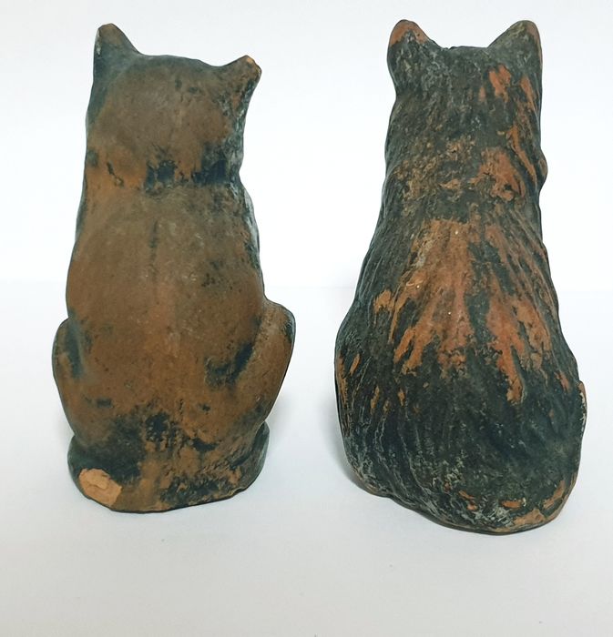 pequenos lindos antigos gatos em faiança portuguesa-Caldas da Rainha