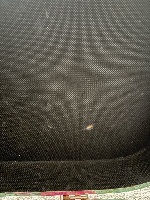 Mala verde com flores