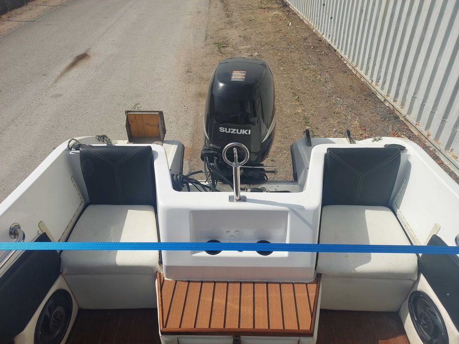 Barco Sunbird Stinger 18 com atrelado