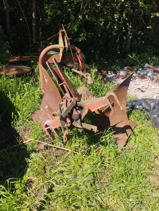 Tenho disponível para troca conjunto de alfaias agrícolas