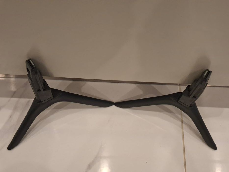 Suporte de TV Sawsung 75,5" Novo