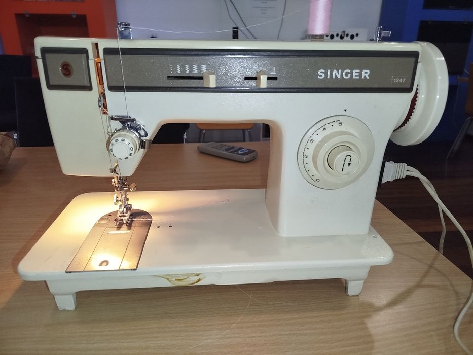 Máquina de costura Singer 1247