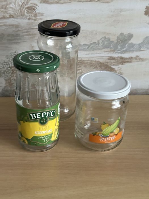 Скляні банки з кришками