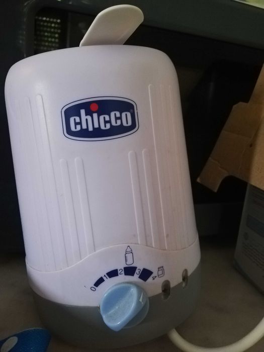 Aquecedor de biberões chicco. Inclui aquecedor para usar no carro