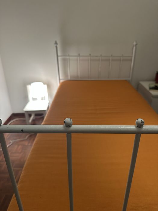Cama de Ferro branca individual