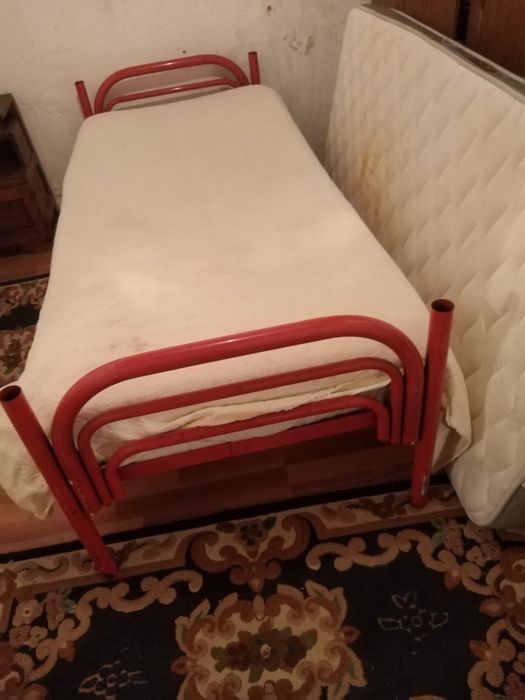 Beliche com escadas + 2 colchões