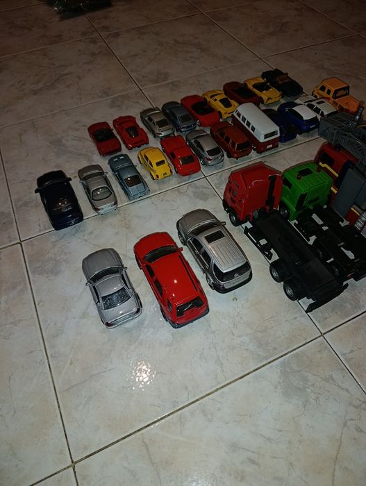 Miniaturas em bom estado geral 1:43 / 1:32