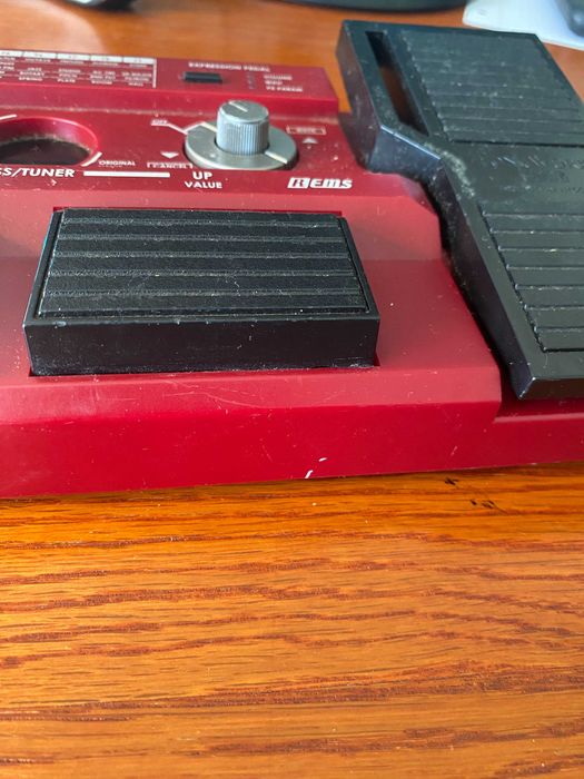 Korg AX5B — Pedaleira multiefeitos para baixo