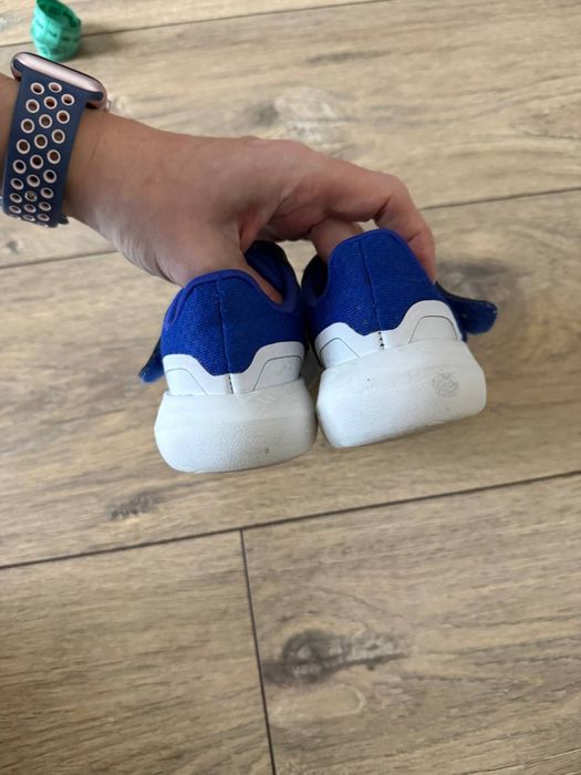 Продам детские кроссовки Adidas