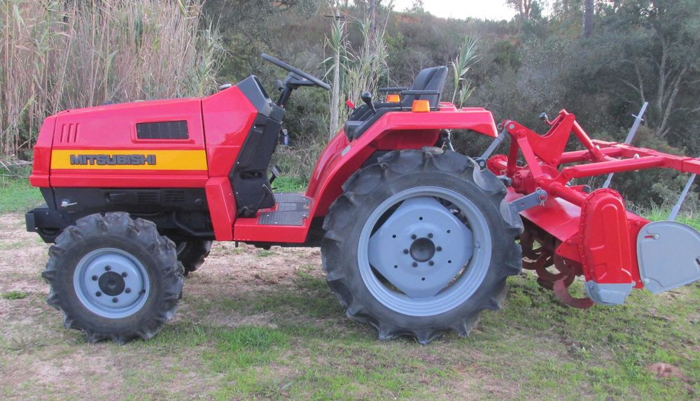 Trator Mitsubishi MT18 com Alfaia(Reservado).