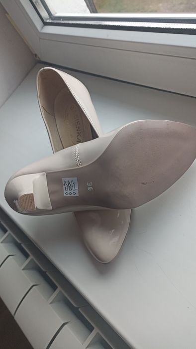 Szpilki ecru rozm 38 zł