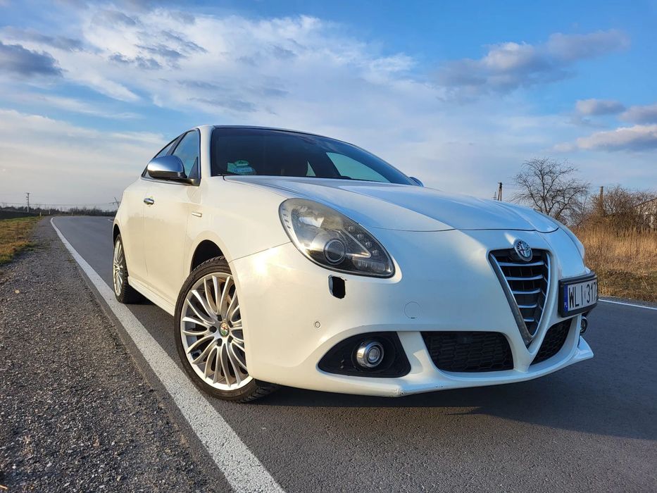 Alfa Romeo Giulietta Alfa Romeo Giulietta  Silnik: 2.0 JTDM (150 KM) 6-Manual  Lakier:biały