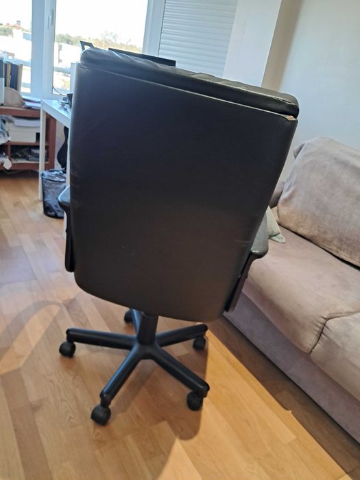 Cadeira de secretária (escritório)