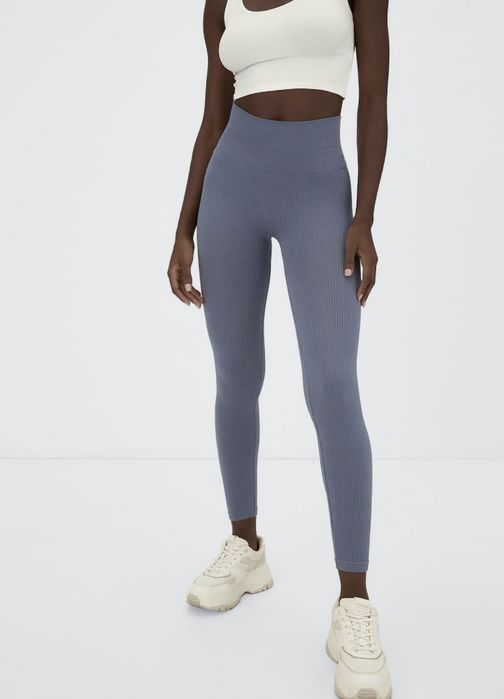 Тёмно-серые лосины в рубчик stradivarius