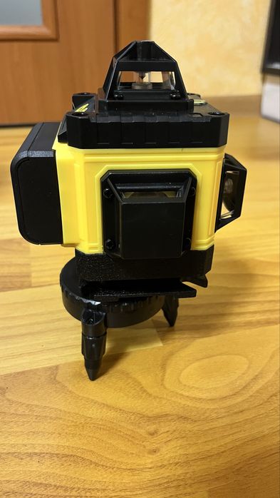 Нівелір лазерний в кейсі