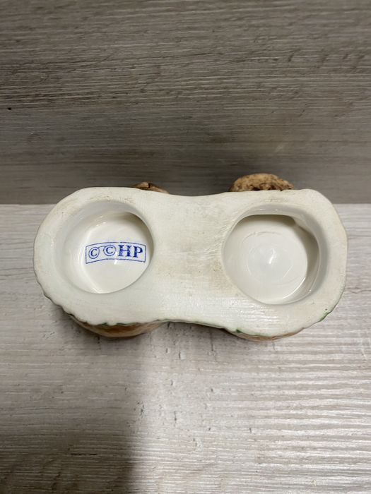 Ceramiczny stojak na dwa jajka